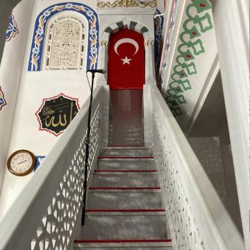 Cami Minberleri İçin Lüks Kalite Özel Tasarım Türk Bayrağı - Kırlangıç Model (55x120 cm)