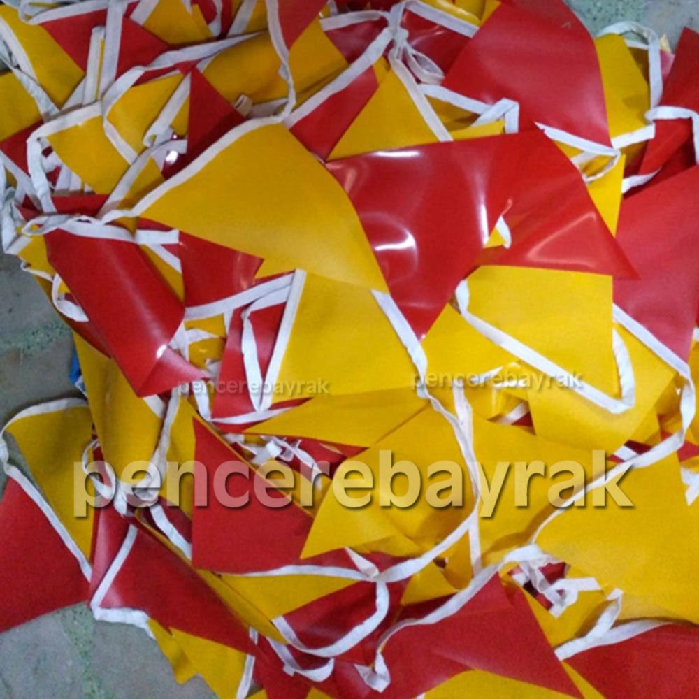 Sarı Kırmızı Üçgen Bayrak
