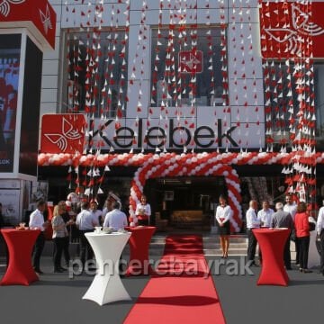 Kırmızı Beyaz Üçgen Flama Bayrak – 25 Metre İpe Dizili Vinil Süsleme