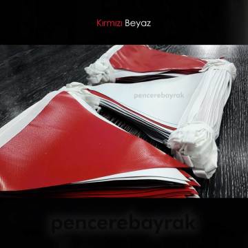 Kırmızı Beyaz Üçgen Flama Bayrak – 25 Metre İpe Dizili Vinil Süsleme