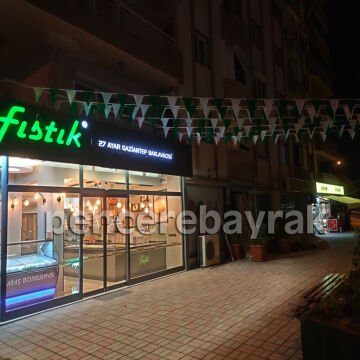 Baskısız Üçgen Bayrak | Yeşil Beyaz