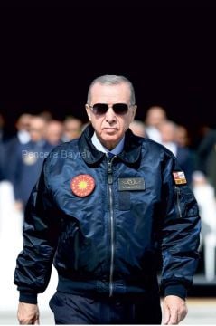 Recep Tayyip Erdoğan Pilot Montlu Bayrağı – Raşel Kumaş
